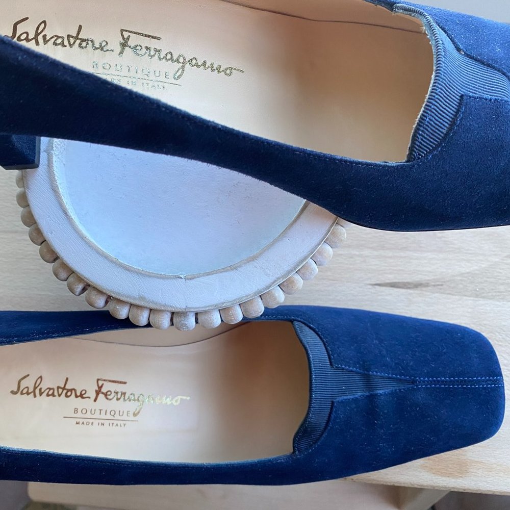Salvatore Ferragamo Boutique Dark Blue Suede Pump - Picture 5 of 8